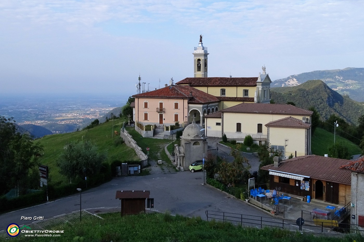 09 Parcheggio e partenza da S. Antonio Abbandonato (987 m).JPG